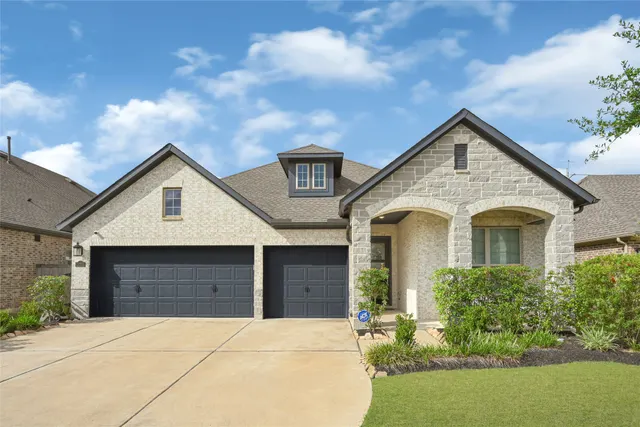 Popular Veranda Sec 40 Real Estate