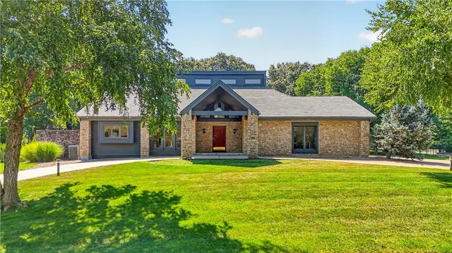 Popular Leawood Forest Estates Real Estate