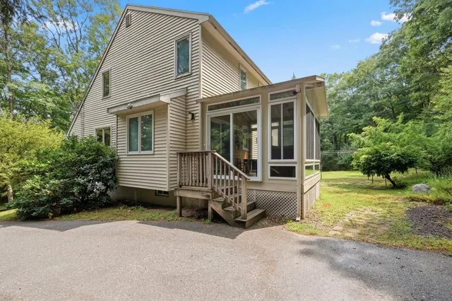 Popular South Hampton Real Estate