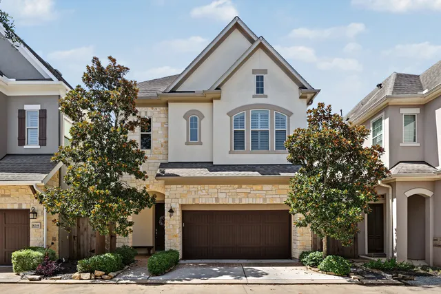 Popular Lynnview Manor Real Estate