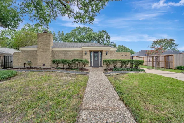 Popular Oakbrook West Real Estate