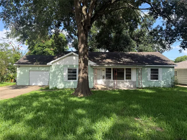 Popular Arnel Place Real Estate