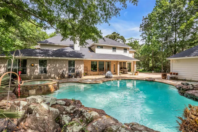 Popular Lake Windcrest 05 Real Estate