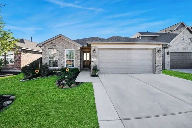 Popular Balmoral Sec 25 Real Estate