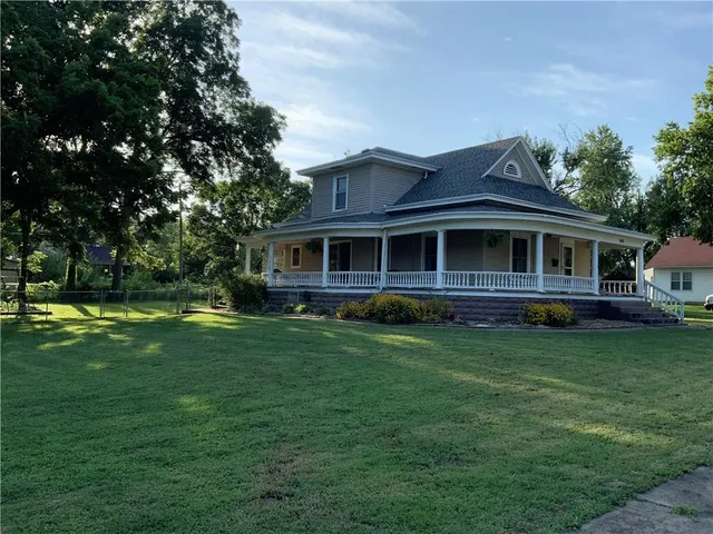 Popular Yates Center Real Estate
