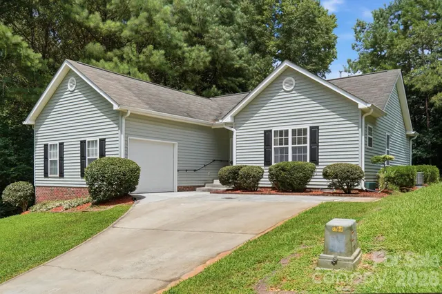 Popular Colonial Hills Real Estate