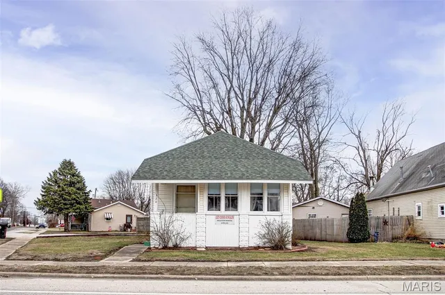 Expensive Roodhouse Real Estate