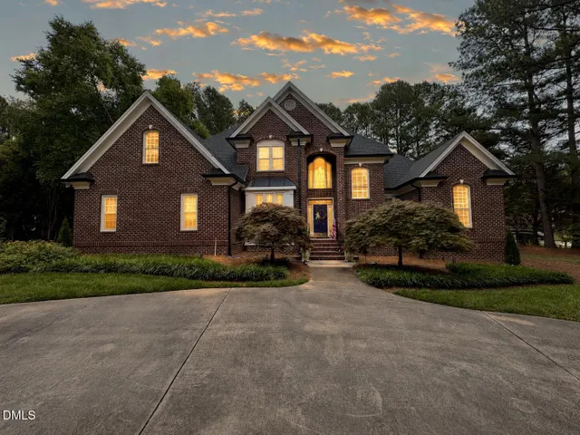 Expensive Whitley Manor Real Estate