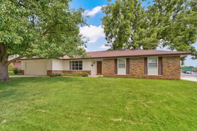 Popular Southern Hills of Springfield Real Estate