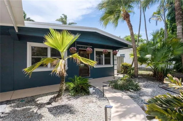 Cheap NORTH NAPLES HIGHLANDS Real Estate