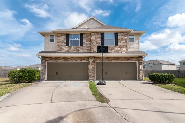Popular BAMMEL TRACE Real Estate