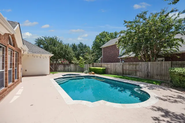 Popular Country Lakes at Grayson lakes Real Estate