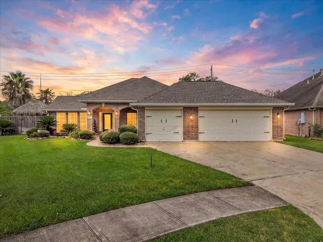 Popular Sunset Lakes Real Estate