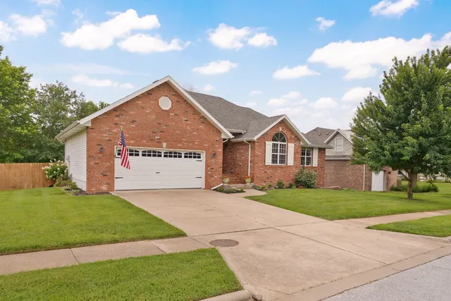 Popular Valley Park Est Real Estate