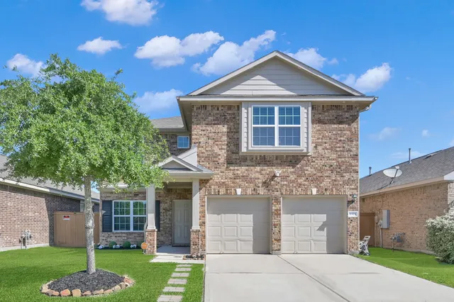 Popular BALMORAL PARK LAKES Real Estate
