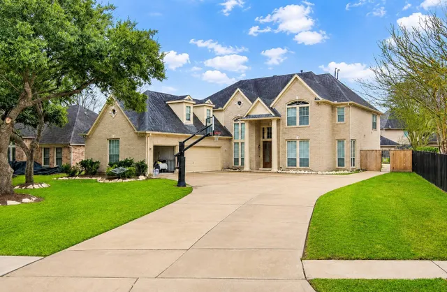 Popular GREATWOOD MANOR Real Estate
