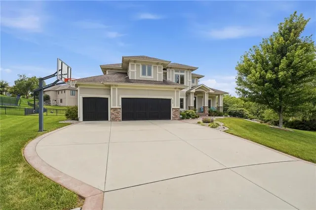 Popular Winterset Valley Real Estate
