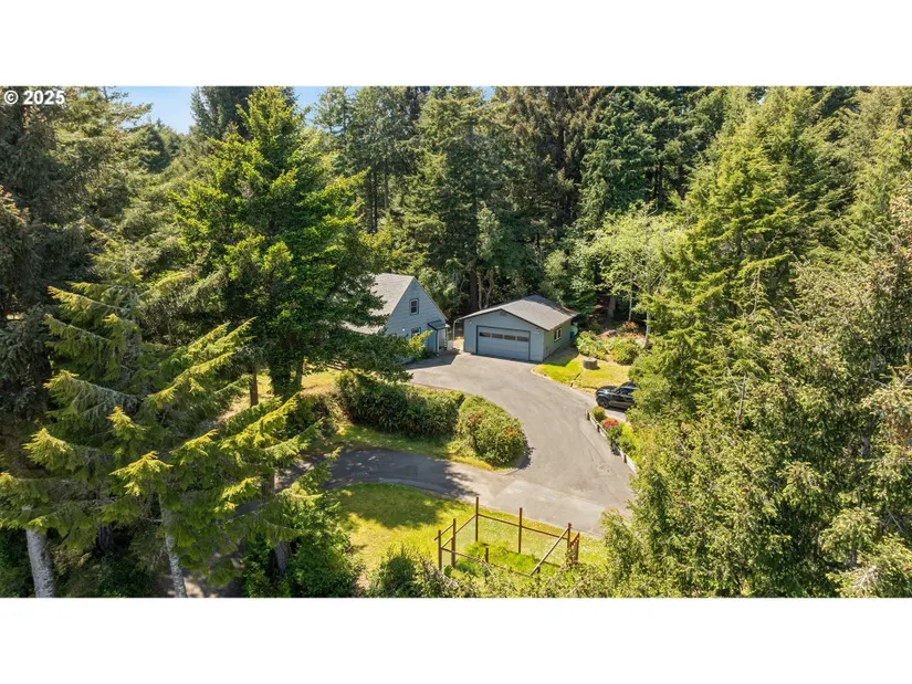 90252 Knob Noster Ln, Coos Bay, OR, 97420 - Photos, Videos & More!