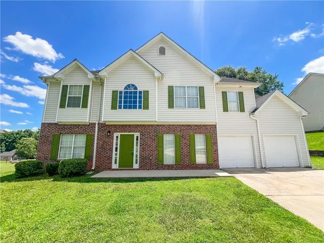 Popular Woods of Dearing Real Estate