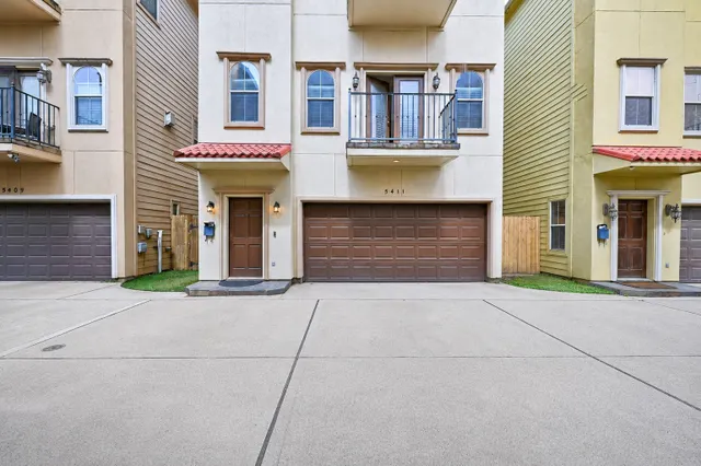 Popular Cottage Grove Manors Real Estate