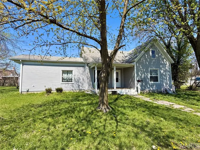 Popular Montgomery Co. R-1 Real Estate