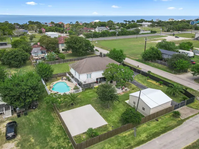 Popular Captains Retreat Real Estate