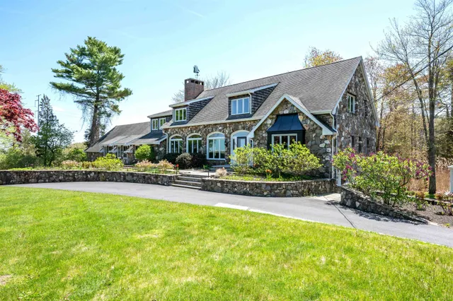 Popular Hampton Falls Real Estate
