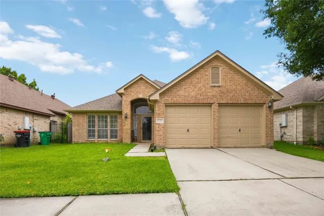 Popular Country Club Oaks Real Estate