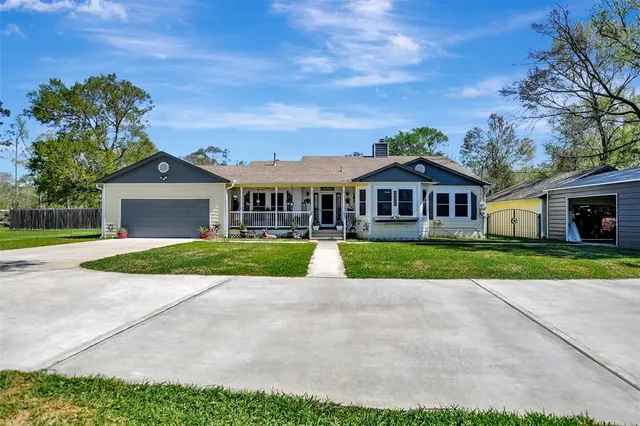 Popular Splendora Farms 01 Real Estate