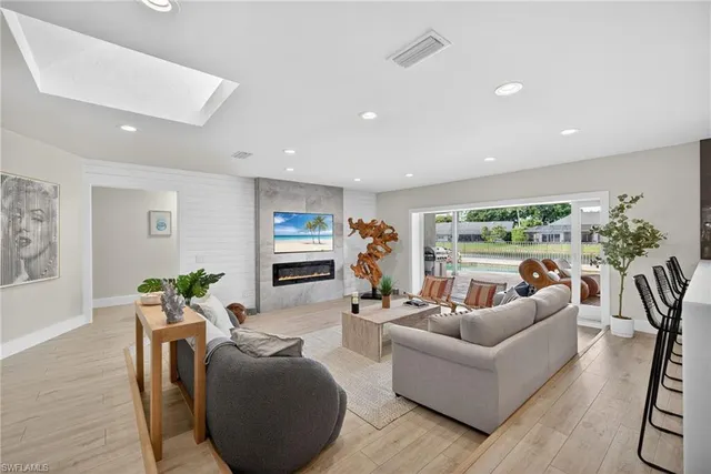 Popular PINEWOODS Real Estate