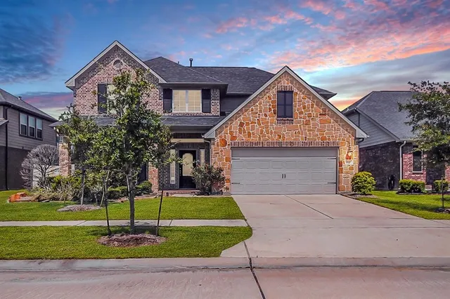 Popular Lakecrest Park Real Estate