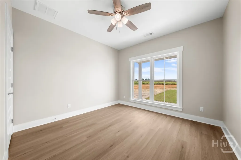 Listing Thumbnail Image 17