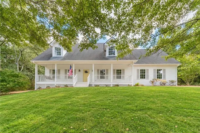 Popular Stewart Manor Real Estate