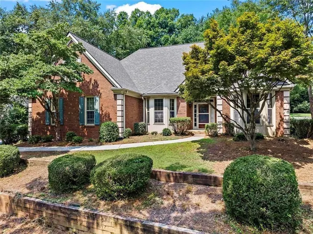 Popular Lorings Square Real Estate