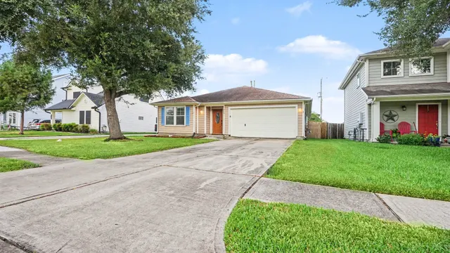 Popular Bay Colony Parkside Sec 1 Real Estate