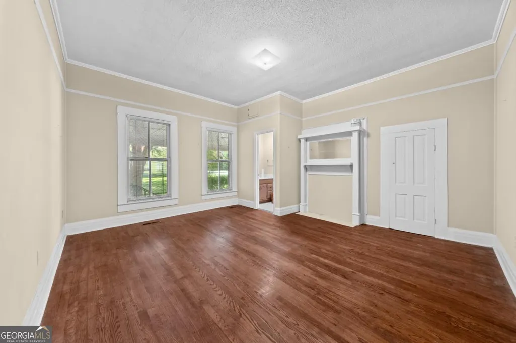 Listing Thumbnail Image 16