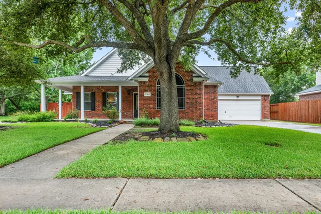 Popular Hunters Terrace Real Estate