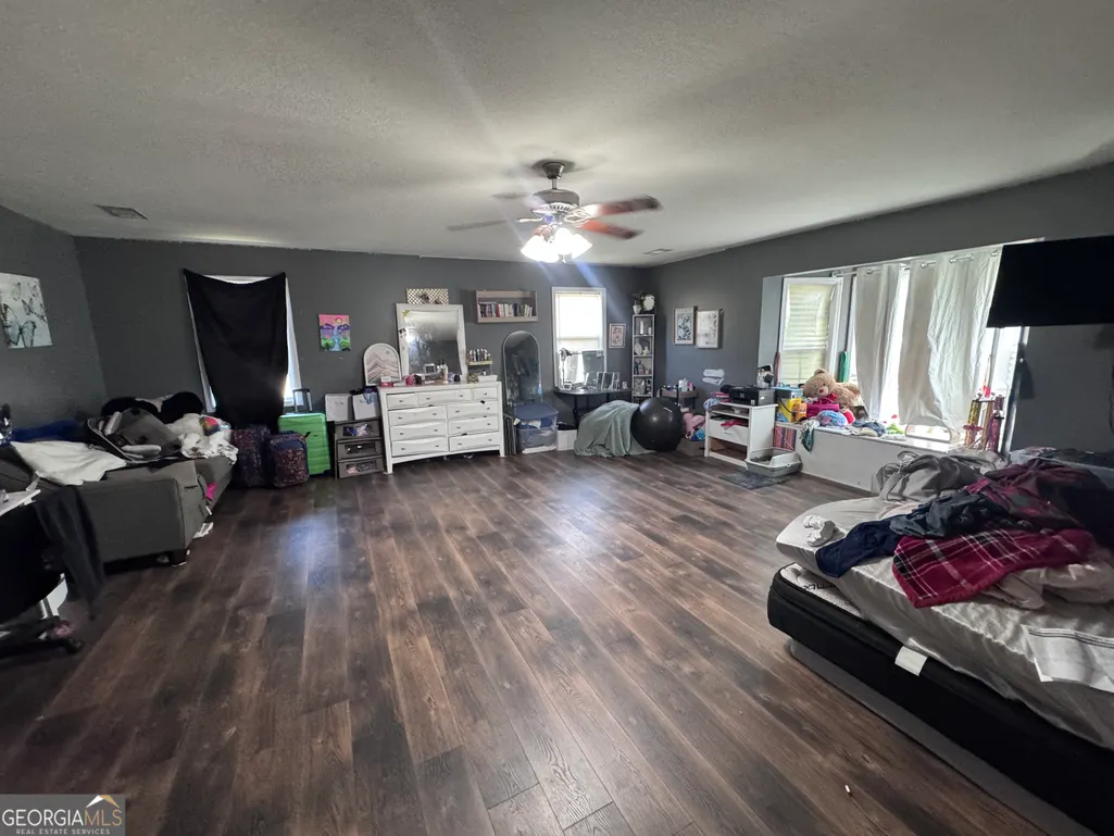 Listing Thumbnail Image 16