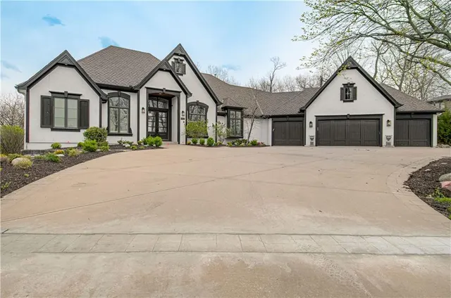 Expensive Stone Gate Real Estate