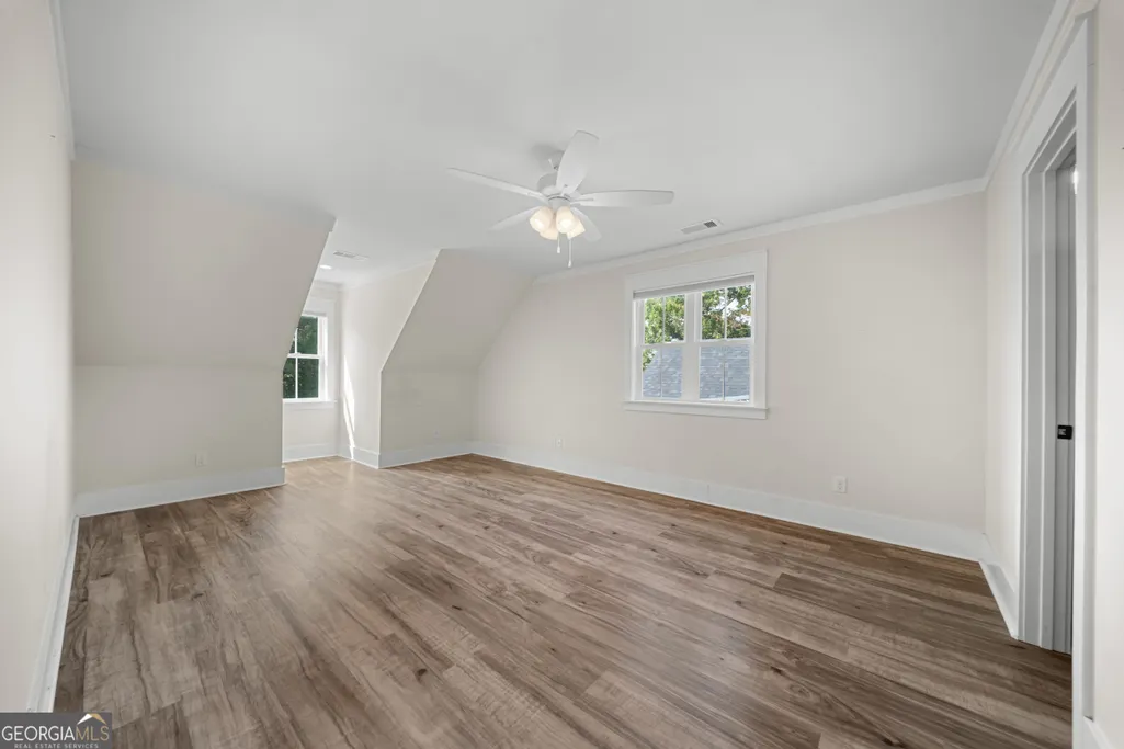 Listing Thumbnail Image 33