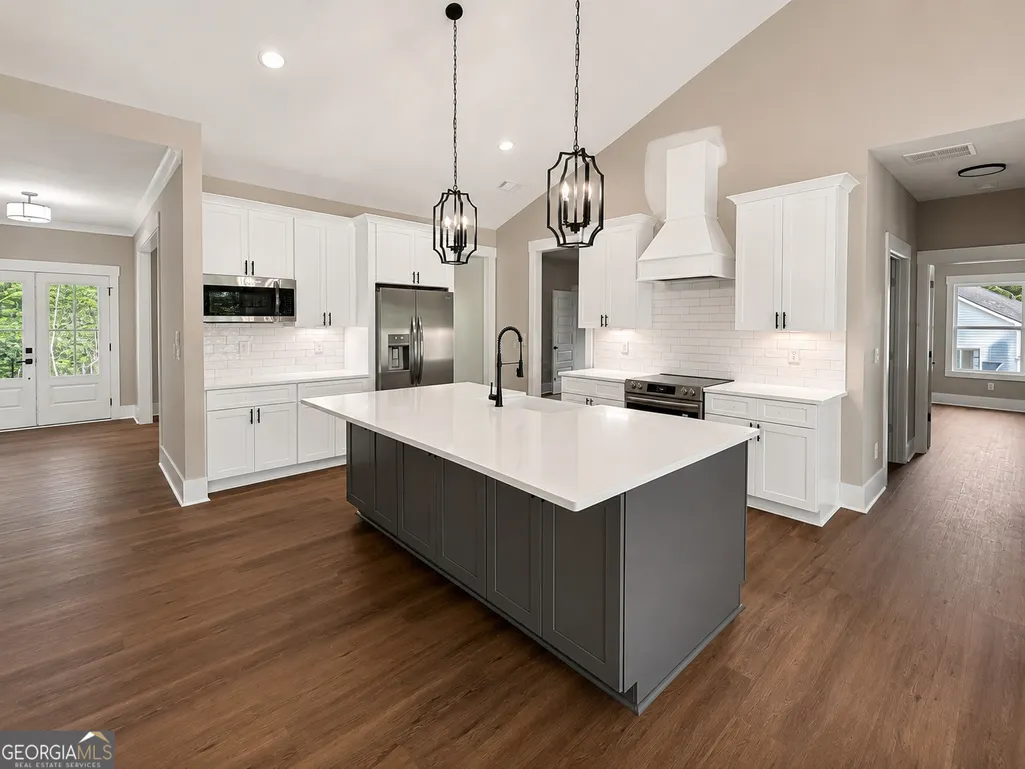 Listing Thumbnail Image 8