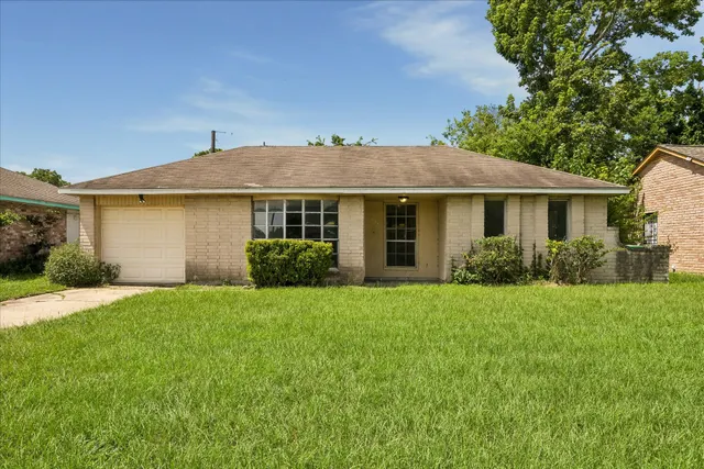 Cheap Briarwick Real Estate