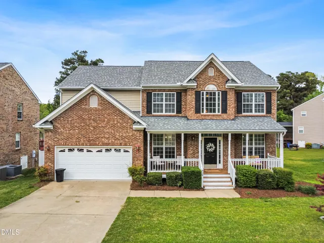 Popular Hampton Pointe Real Estate