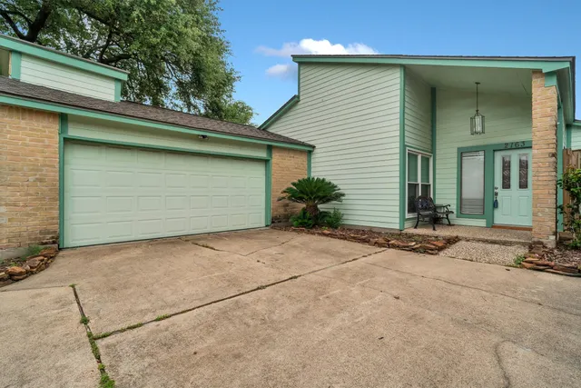 Popular Briar Wood Sec 01 Real Estate