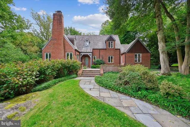 Expensive Woodside Park Real Estate