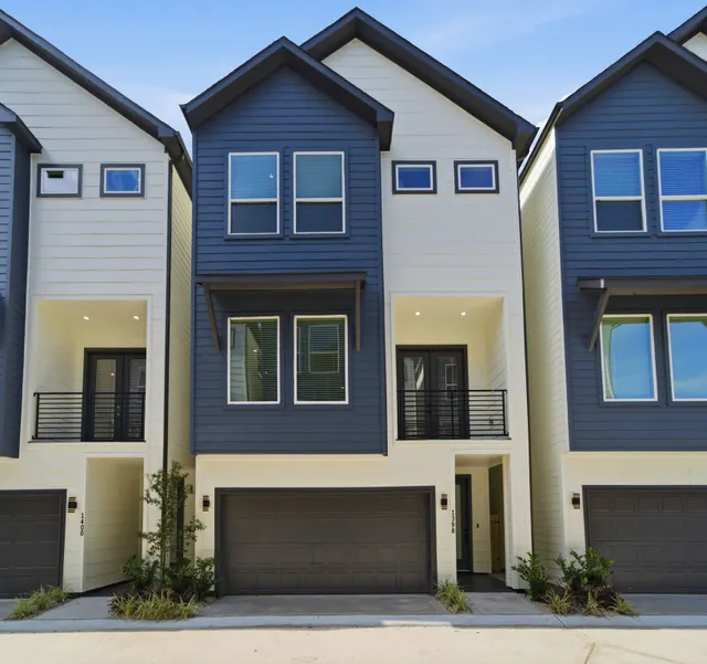 Popular CEDAR POST SQUARE Real Estate