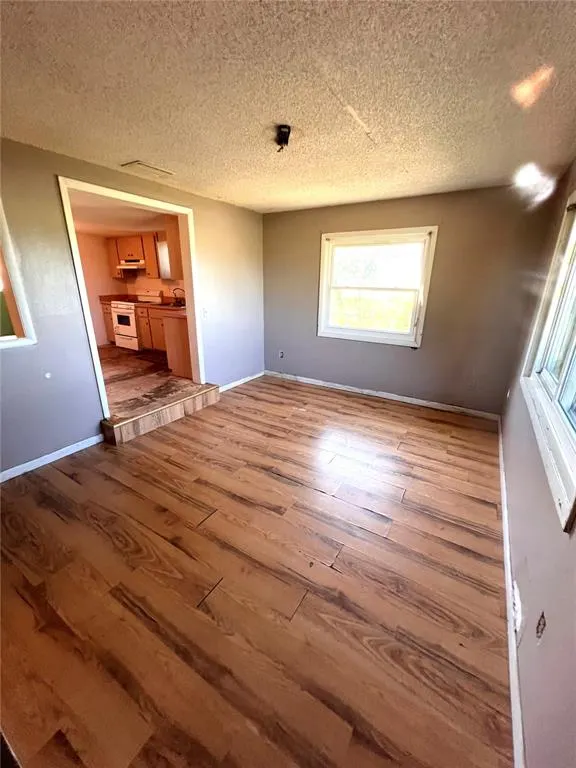Listing Thumbnail Image 12