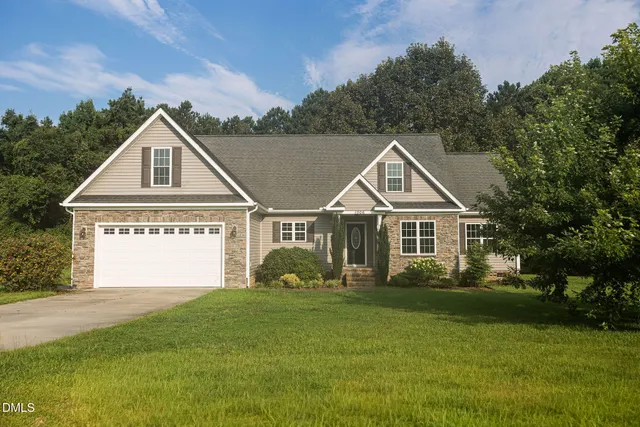 Expensive Cambridge Farms Real Estate