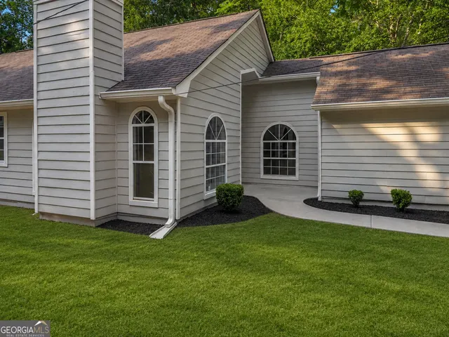 Cheap Creekside Real Estate