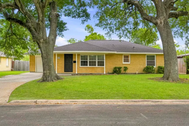 Popular Oak Park 2 Real Estate